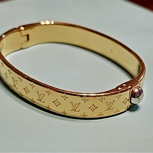 Louis Vuitton Cuff Nanogram #LE0261 Bracelet
Bangle Gold Color Arm $2,500 Small - Picture 3 of 8